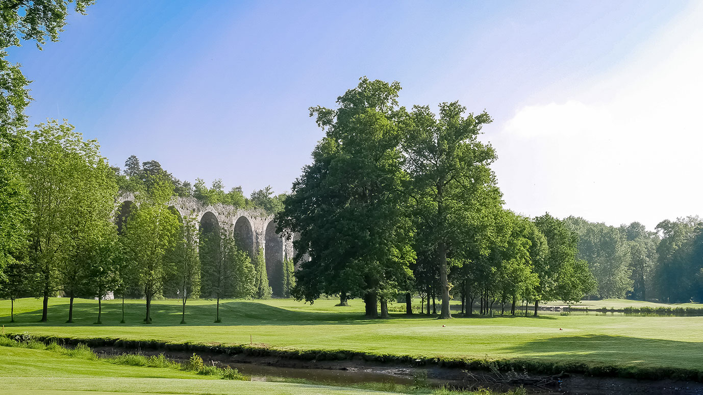gateau epiphanie couronne isole espace blanc
